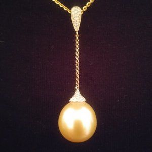 GIA Certified! South Sea Pearl necklace with diamonds